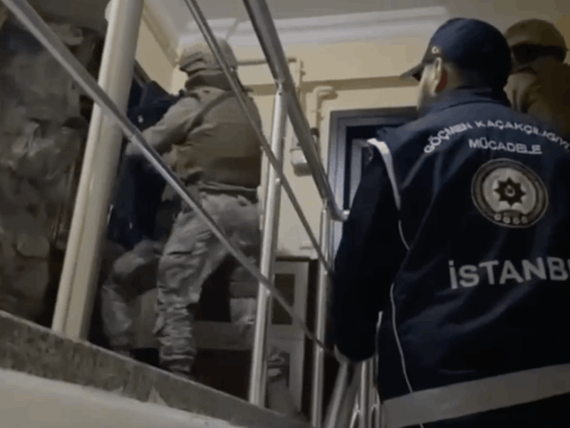 Sahte Belgelerle Düzensiz Göçmenlerin Sınır Dışı Edilmesini Engelleyen 25 Şüpheli "Kalkan-14" Operasyonlarında Yakalandı